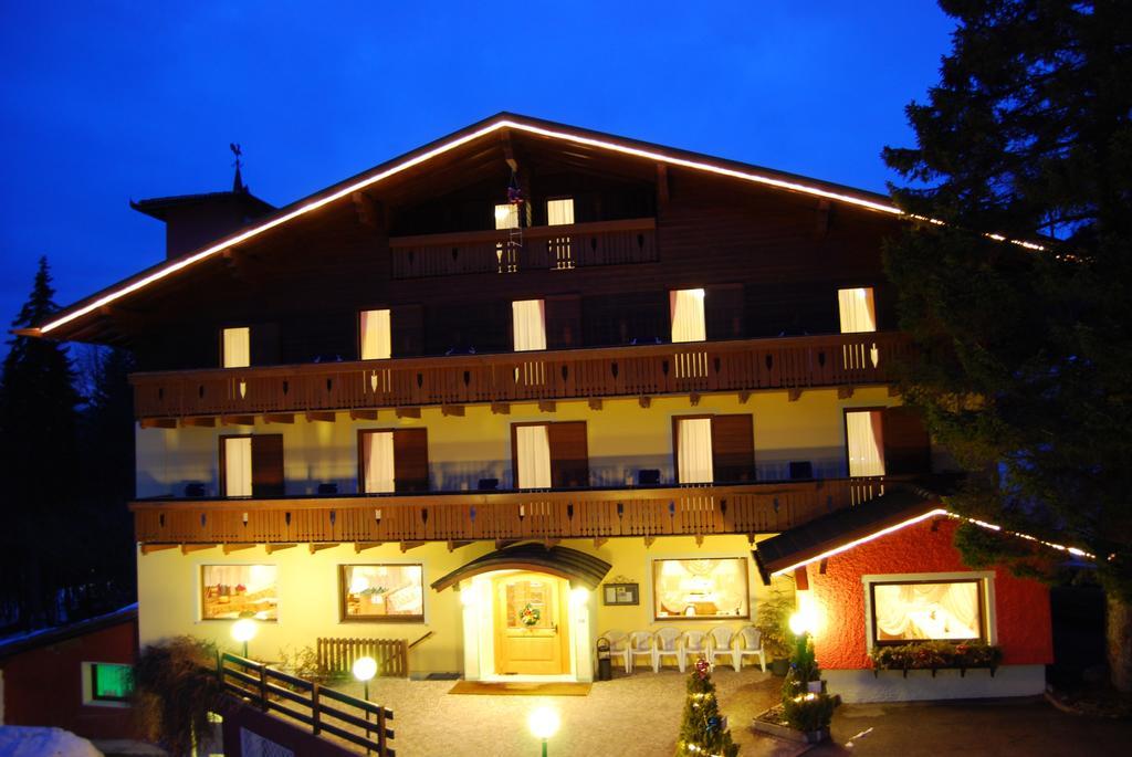 Albergo Villa Cristina Folgaria Kültér fotó